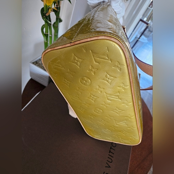 Authentic Louis vuitton Vernis tote bag - Picture 6 of 14